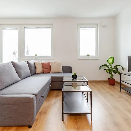 Nook I Airport Appartement