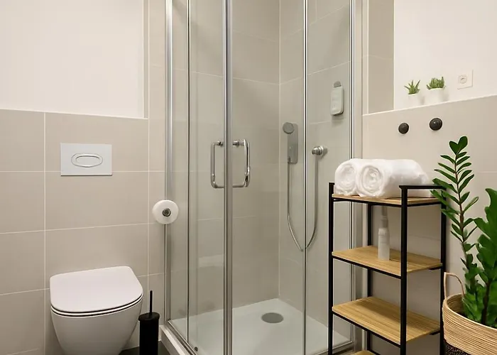 Nook I Airport * Pressburg